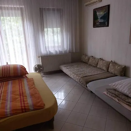 Hotell Lelle Apartman *