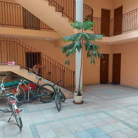 Lelle Apartman Hotell *