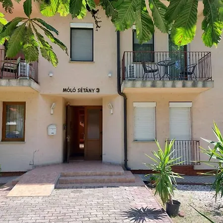 Lelle Apartman Hotel