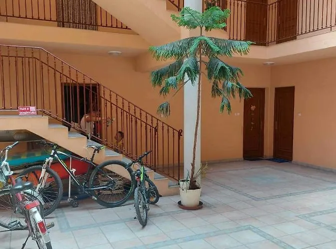 Lelle Apartman Hotel *