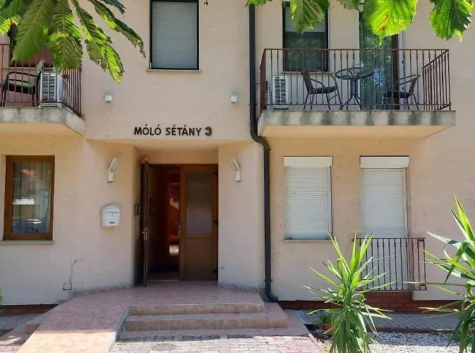 Lelle Apartman Hotel